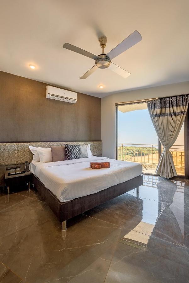 Saffronstays Heavone Trio, Lonavala Buitenkant foto